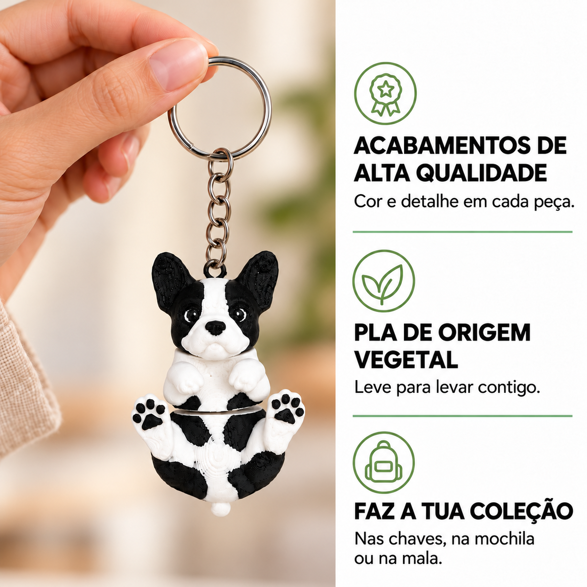 Porta-chaves Bulldog Francês segurado numa mão, com informações sobre acabamento, PLA de origem vegetal e coleção